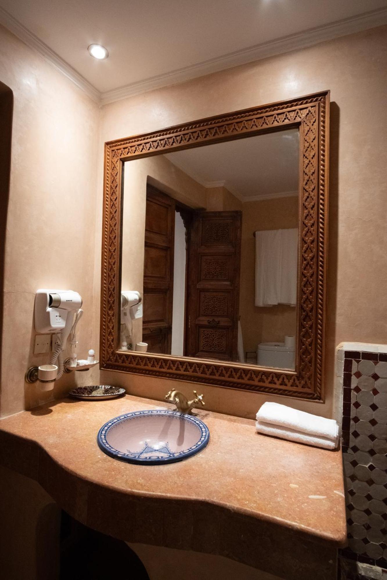 Riad Dar Laura Fès Exteriör bild